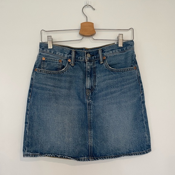Levi’s Denim Mini Skirt Size 27 - Medium Blue Jean - Picture 1 of 3
